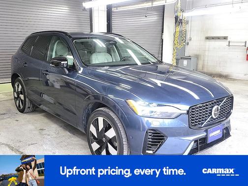 2024 Volvo XC60 Recharge Plug-In Hybrid T8 Plus Dark Theme