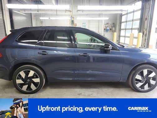 2024 Volvo XC60 Recharge Plug-In Hybrid T8 Plus Dark Theme