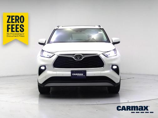 White 2021 Toyota Highlander Platinum