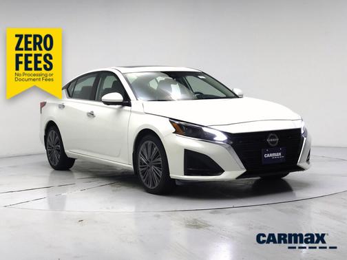 White 2023 Nissan Altima SL