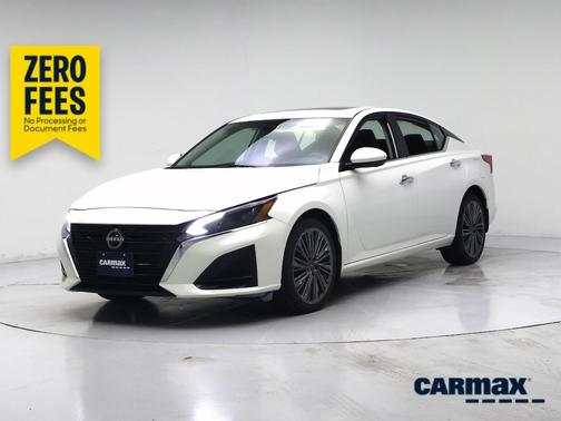 White 2023 Nissan Altima SL