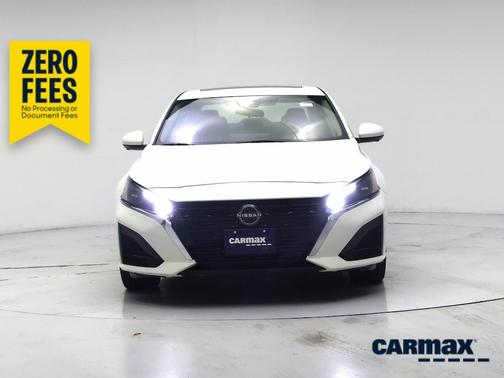 White 2023 Nissan Altima SL