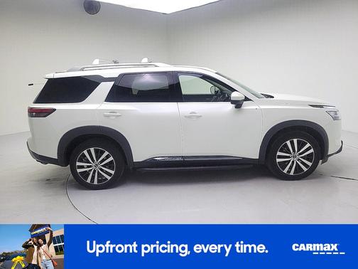 White 2023 Nissan Pathfinder Platinum