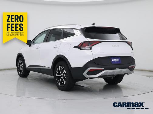 White 2023 Kia Sportage EX