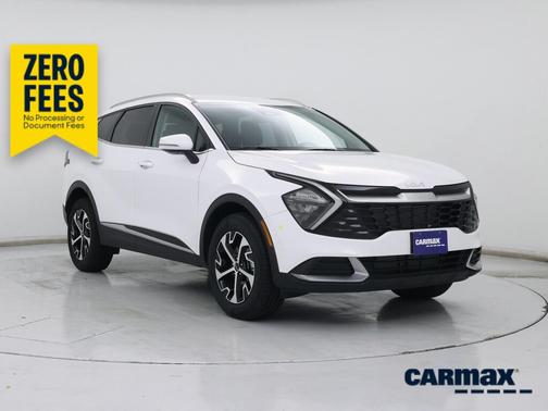 White 2023 Kia Sportage EX