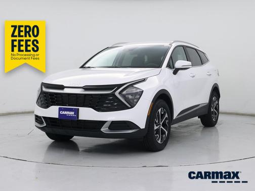 White 2023 Kia Sportage EX