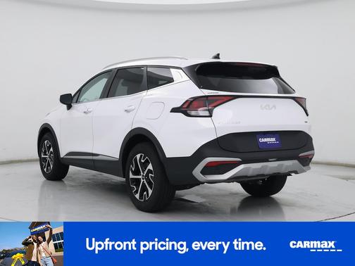 White 2023 Kia Sportage EX