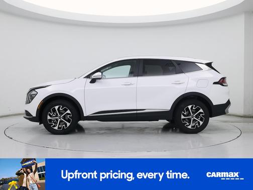 White 2023 Kia Sportage EX