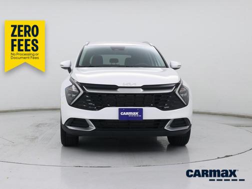 White 2023 Kia Sportage EX