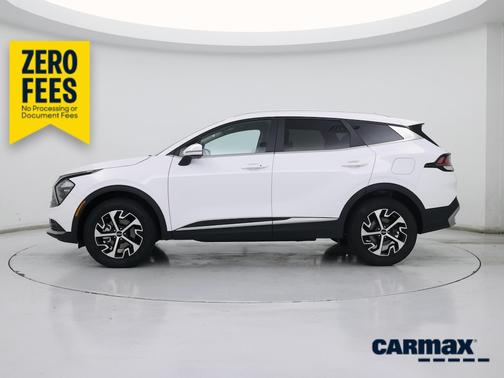 White 2023 Kia Sportage EX