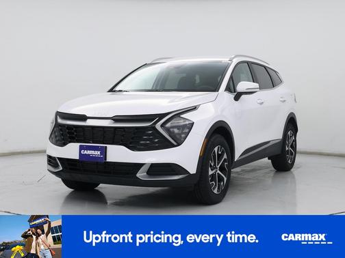 White 2023 Kia Sportage EX