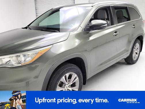 Green 2015 Toyota Highlander XLE
