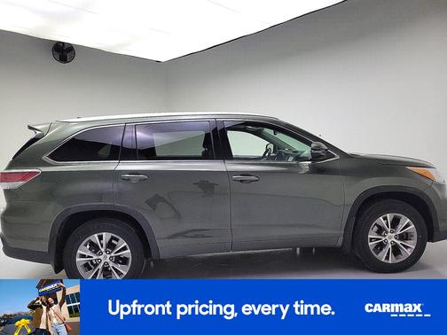 Green 2015 Toyota Highlander XLE