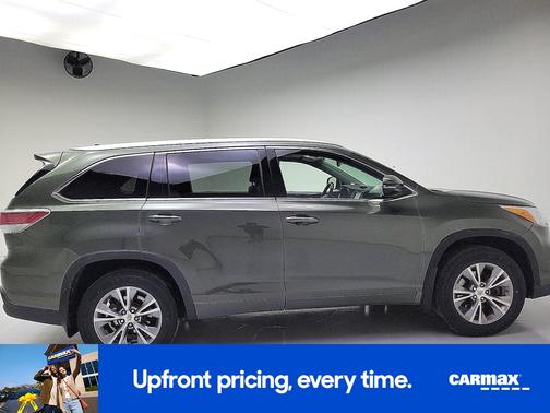 Green 2015 Toyota Highlander XLE