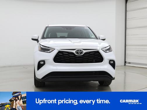 White 2022 Toyota Highlander LE