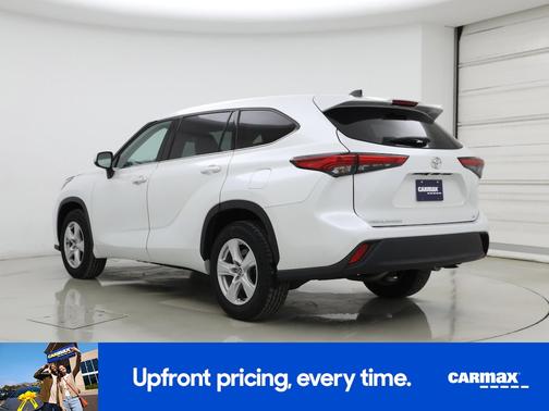 White 2022 Toyota Highlander LE