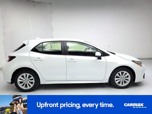 White 2025 Toyota Corolla Hatchback SE