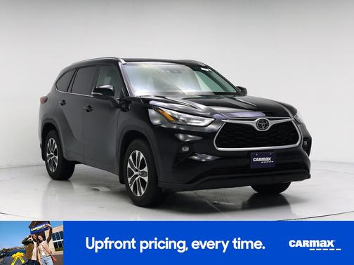 Black 2020 Toyota Highlander XLE