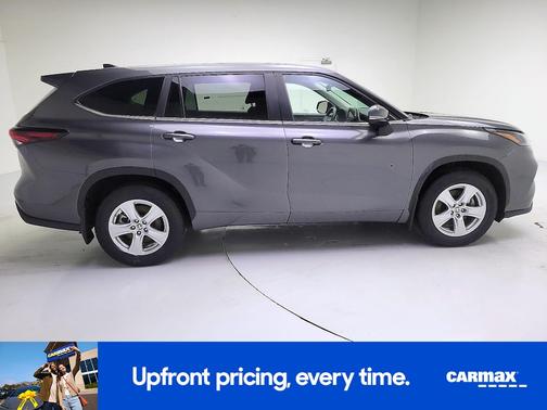 Gray 2024 Toyota Highlander LE