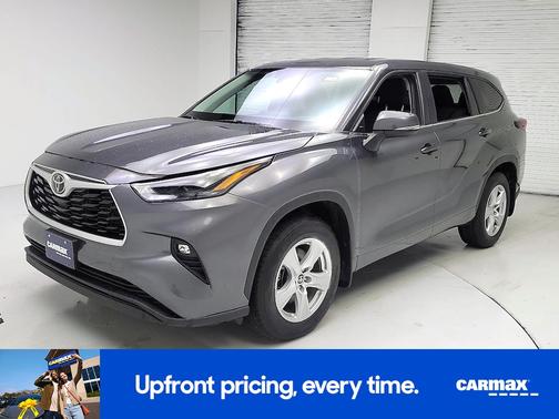 Gray 2024 Toyota Highlander LE