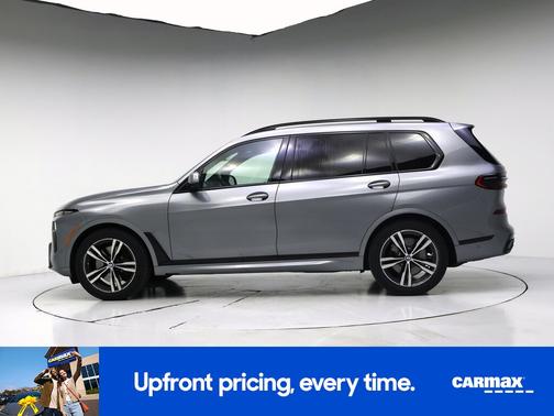 Gray 2024 BMW X7 xDrive40i