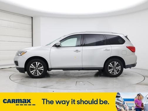 2017 Nissan Pathfinder SV