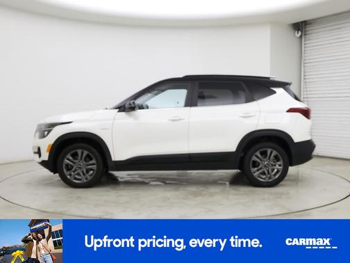 White 2023 Kia Seltos S