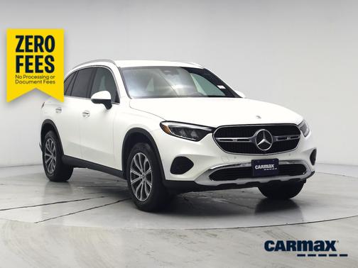White 2023 Mercedes-Benz GLC 300