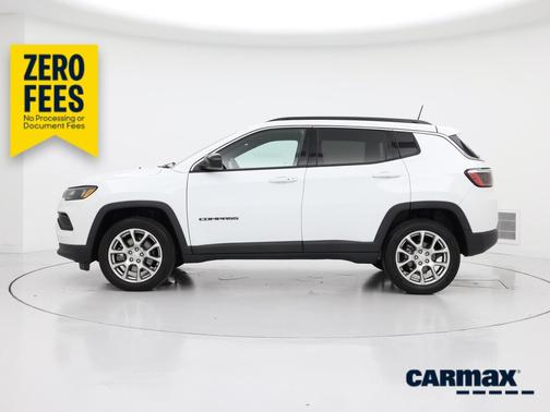 White 2023 Jeep Compass Latitude Lux