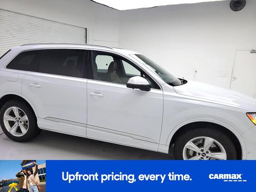 White 2023 Audi Q7 Premium