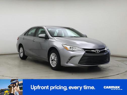 Silver 2017 Toyota Camry SE