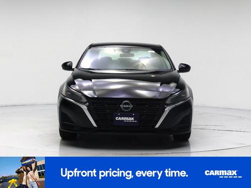 Black 2023 Nissan Altima SV