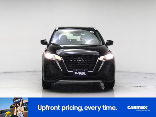 Black 2024 Nissan Kicks SV