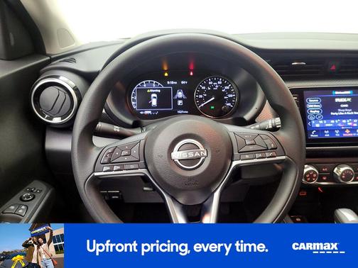 Black 2024 Nissan Kicks SV