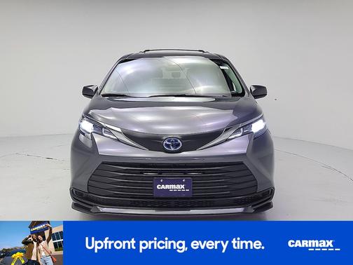 2025 Toyota Sienna LE