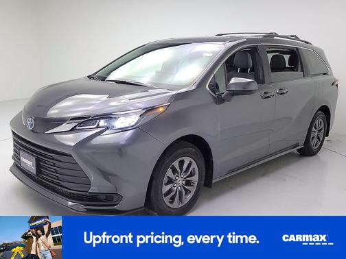 2025 Toyota Sienna LE