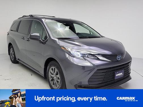 2025 Toyota Sienna LE