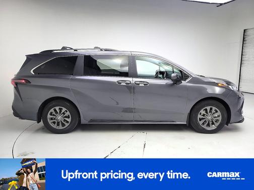 2025 Toyota Sienna LE