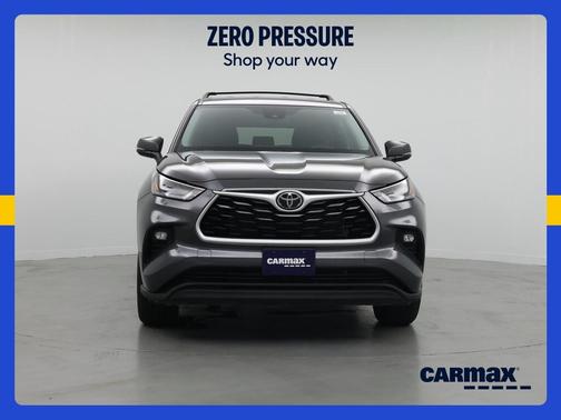 Gray 2023 Toyota Highlander LE