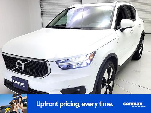 White 2021 Volvo XC40 T5 Momentum