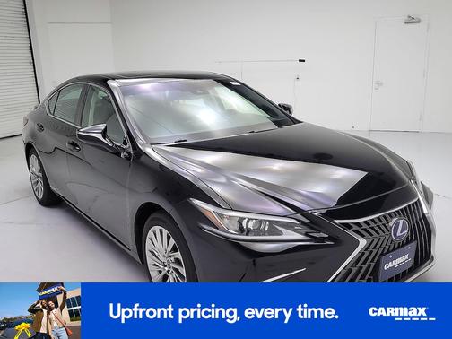 Black 2022 Lexus ES 300h Luxury