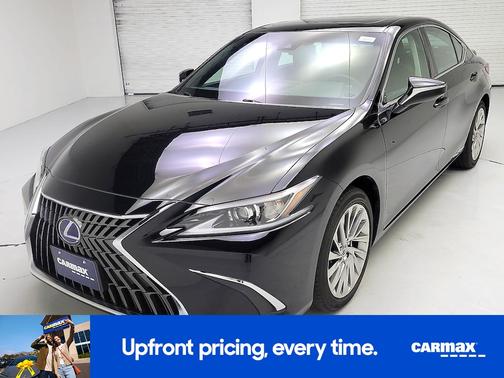 Black 2022 Lexus ES 300h Luxury
