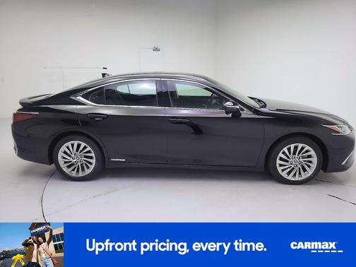Black 2022 Lexus ES 300h Luxury