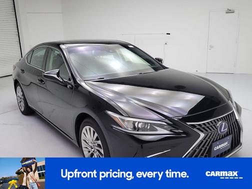 Black 2022 Lexus ES 300h Luxury