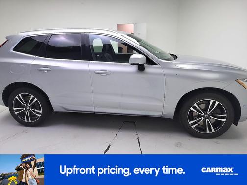 Silver 2018 Volvo XC60 T6 Momentum