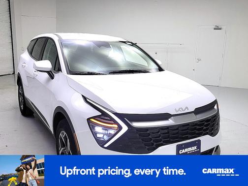 White 2025 Kia Sportage LX