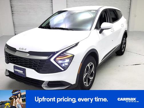 White 2025 Kia Sportage LX