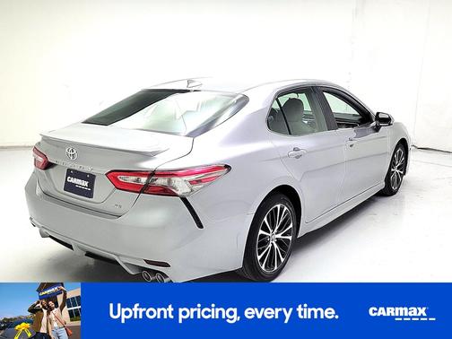Silver 2019 Toyota Camry SE