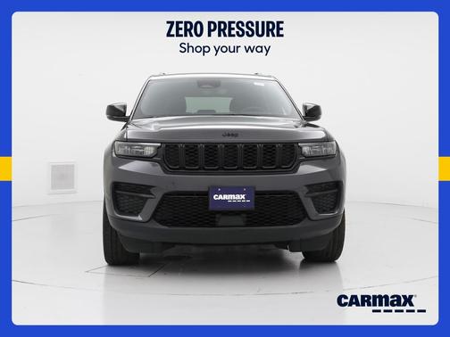Gray 2023 Jeep Grand Cherokee Altitude