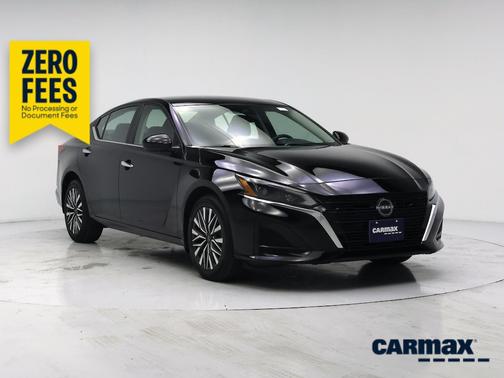 Black 2023 Nissan Altima SV
